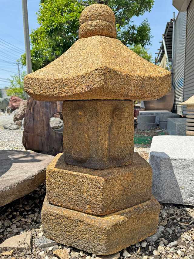 石灯篭 六角地蔵灯篭 高さ90cm 3尺 御影石 織部灯篭 変形型 石仏 仏様