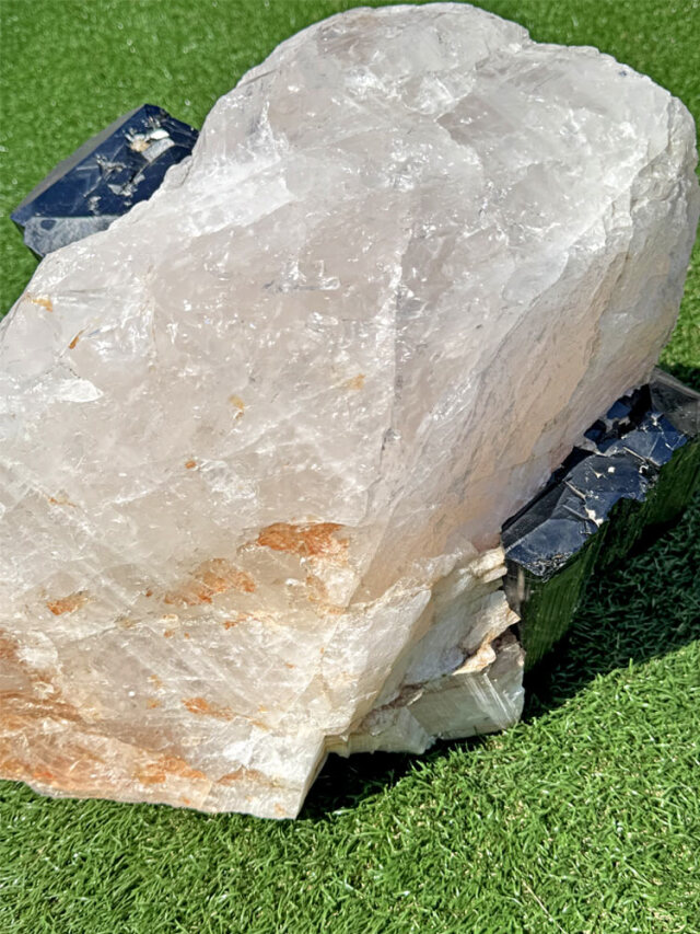 石英に付いたトルマリン 原石 約67kg 【商品番号m-tst09】