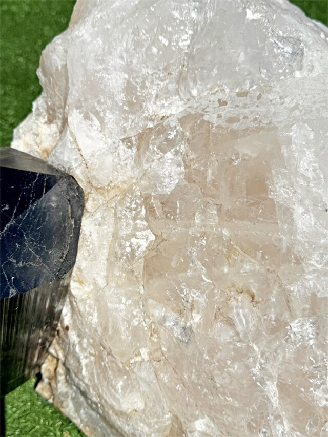 石英に付いたトルマリン 原石 約67kg 【商品番号m-tst09】