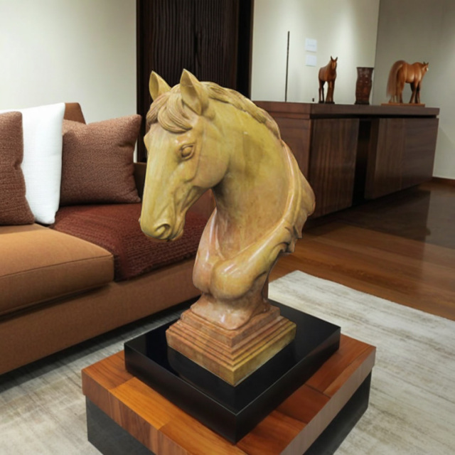 天然大理石彫刻 ホースヘッド（馬の頭部）｜希少な色味の大理石を彫り