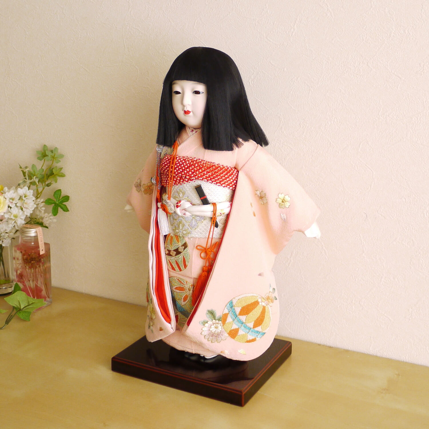 元賀章介作 10号(尺) 正絹手刺繍 まり ピンク色 手塗本漆台 市松人形 増村人形店 10000542