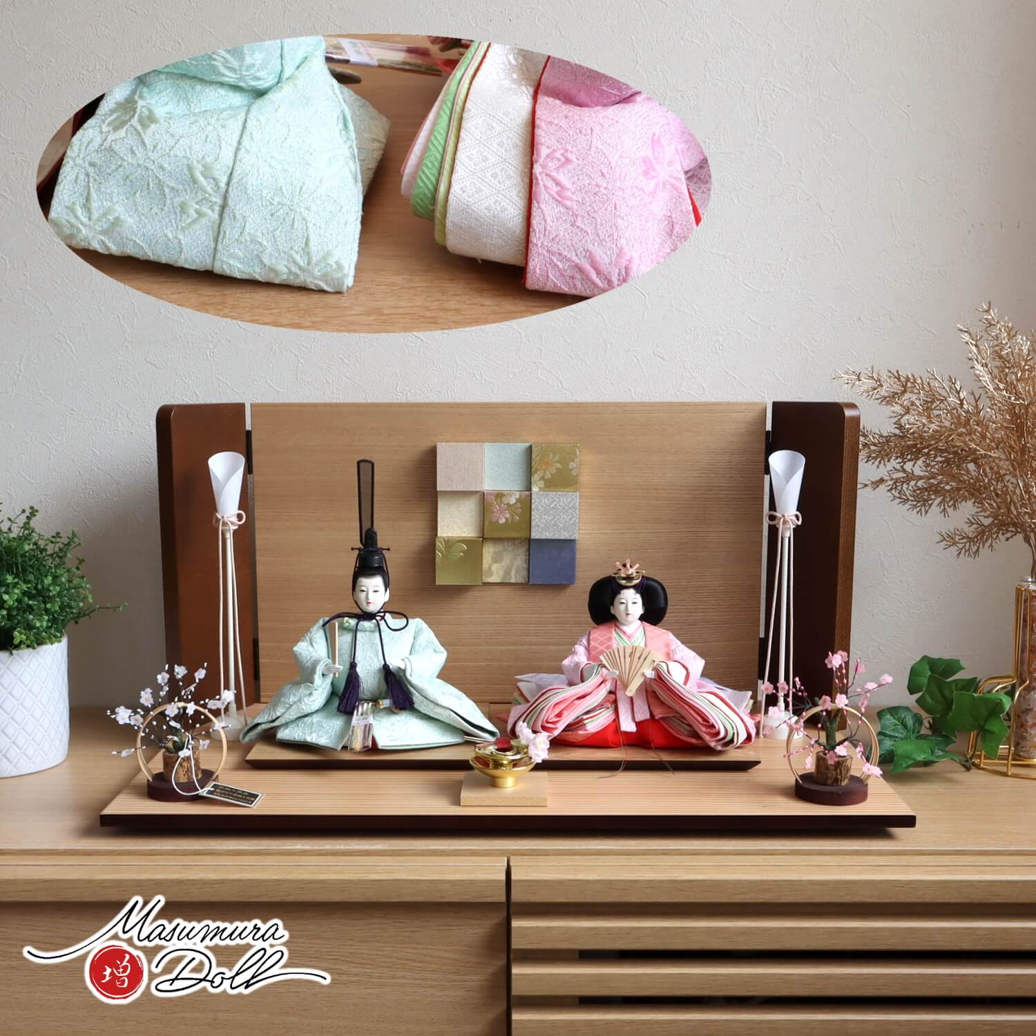 雛人形 伝統工芸士・清水光雲監修 春光作 25号 芥子 西陣織金襴 パステル桜 無地扇 屏風ナチュラル ここのえ 屏風 コードレス燭台 竹細工紅白梅 盃飾 ナチュラル杉製平台 10002409