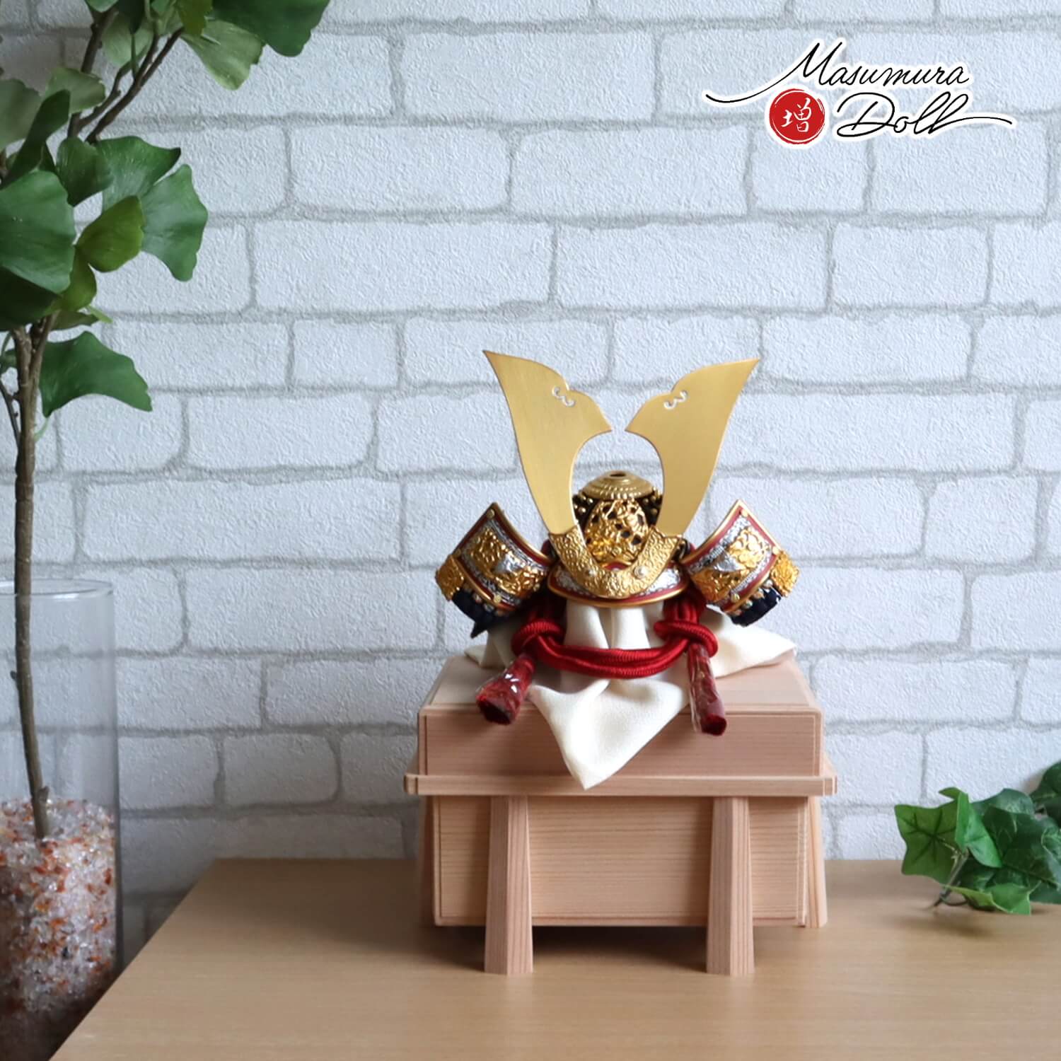 五月人形 伝統工芸士・平安 晴峰作 7号 正絹茜色糸縅(赤糸) 無双結び 黒小札 国産杉面取り唐櫃 増村人形店 10001950