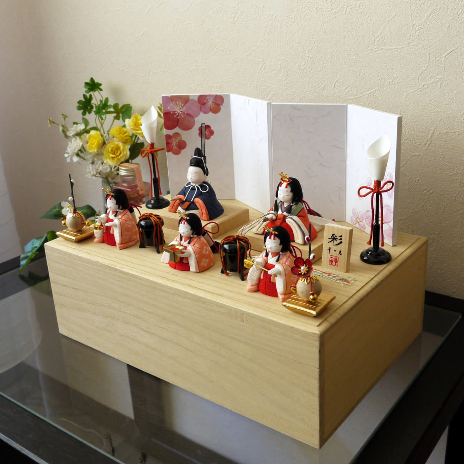 雛人形 幸一光作 彩-AYA- 正絹西陣織紺 官女付き五人飾り 国産梅桜屏風飾り 木製黒塗燭台 貝桶 クリアフラワー紅白梅 国産桐箱収納 増村人形店 aya5kbuscu