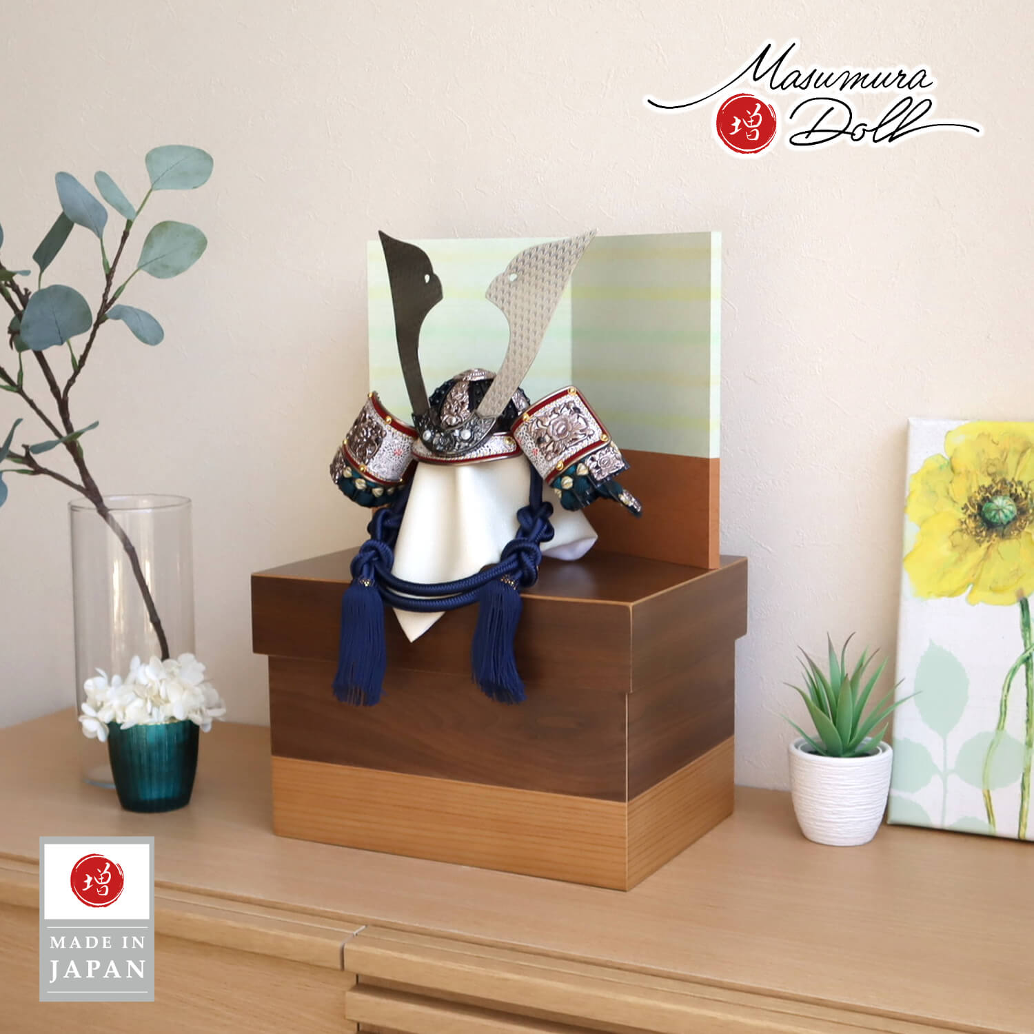 五月人形 伝統工芸士 誠山作 10号紺糸縅兜 ブロンズ鍬形 黒小札 日本製杉収納箱ウォールナットmix マホガニー腰張り屏風 増村人形店 10001645