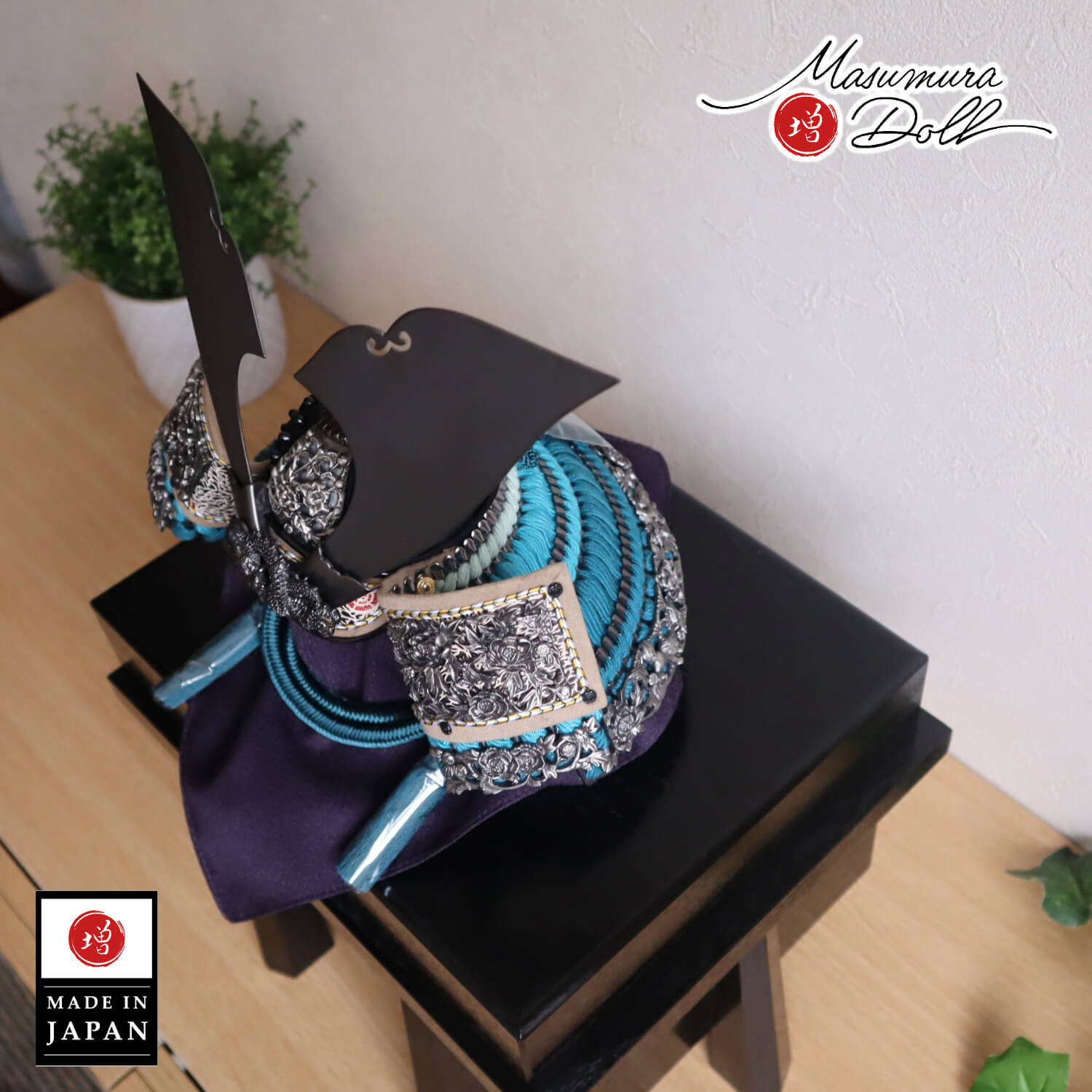 五月人形 伝統工芸士・平安 晴峰作 10号 シルバー 錫製総金具 増村特別品 燻銀 縹糸縅兜 黒小札 国産黒塗桐唐櫃 増村人形店 10001545