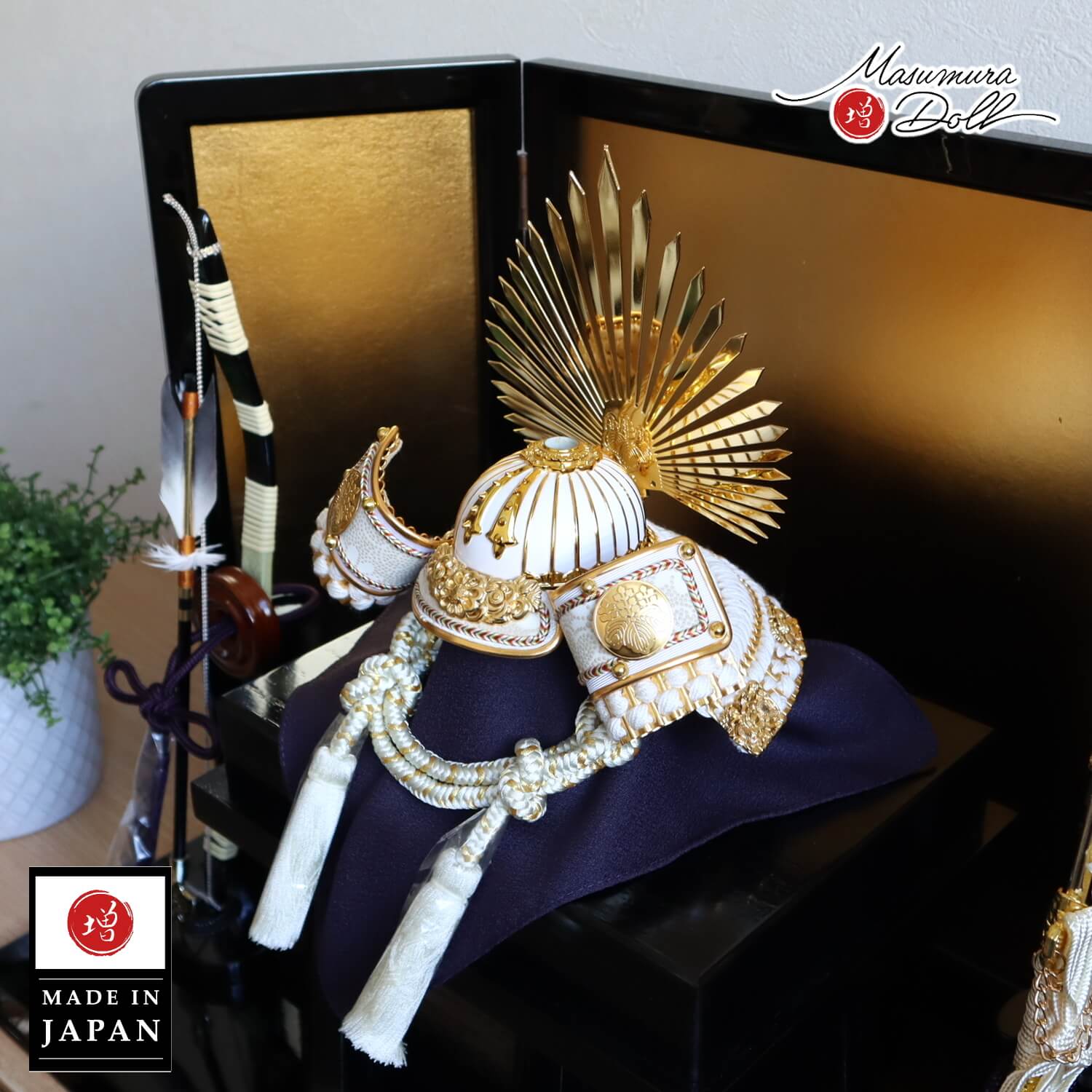 五月人形  豊臣秀吉 白糸 兜 黒枠箔押屏風 越前塗 黒木目櫃 本藤巻弓太刀 国産 黒塗り薄平台 白鉢 増村人形店 10002700