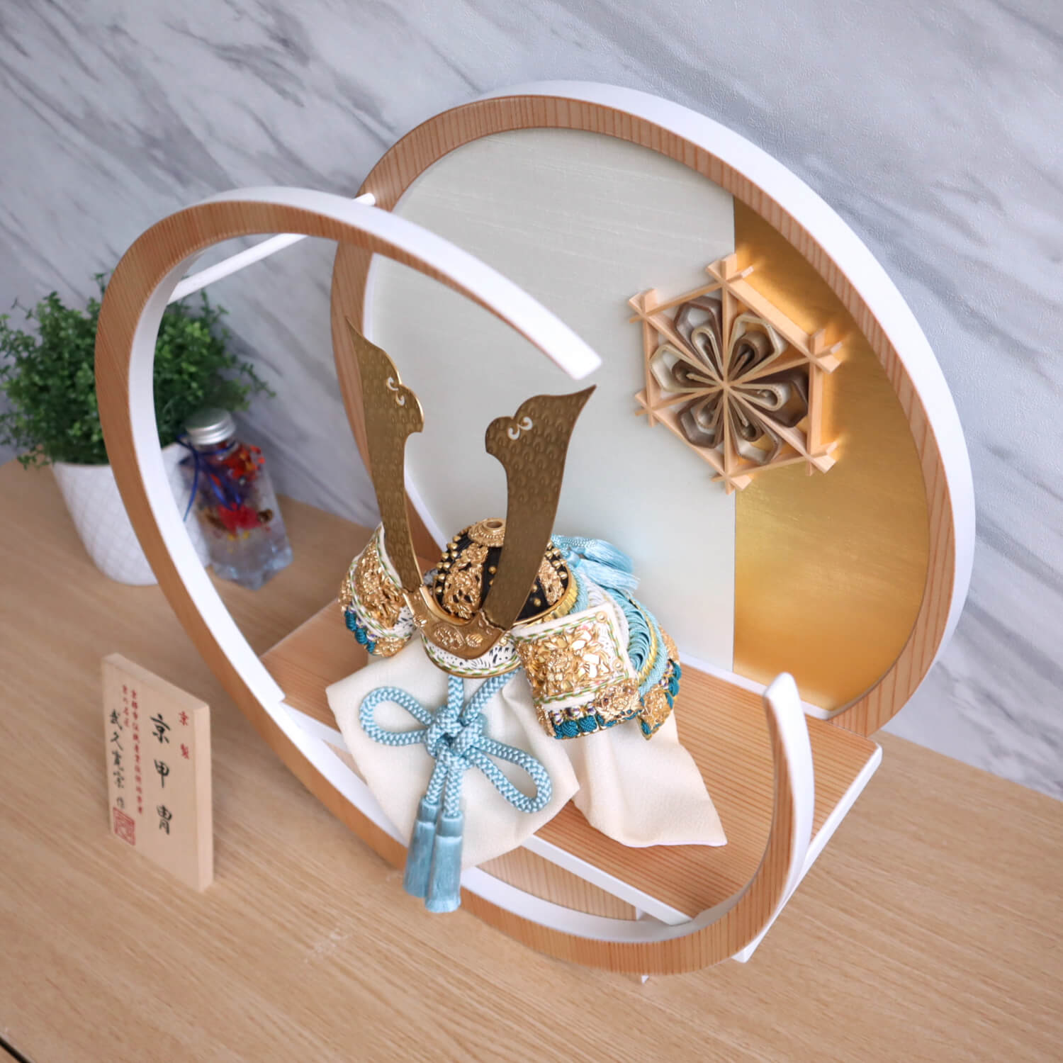 五月人形 伝統工芸士 京都・武久寛宗作 京8号淡萌黄糸 純金箔押小札「月あかり」コードレス手漉き和紙 杉製唐櫃極上面取 昨年実店舗早期完売商品  京甲冑 5月人形 萌葱 皐月人形 兜鎧飾り 鎧兜飾り 10001192