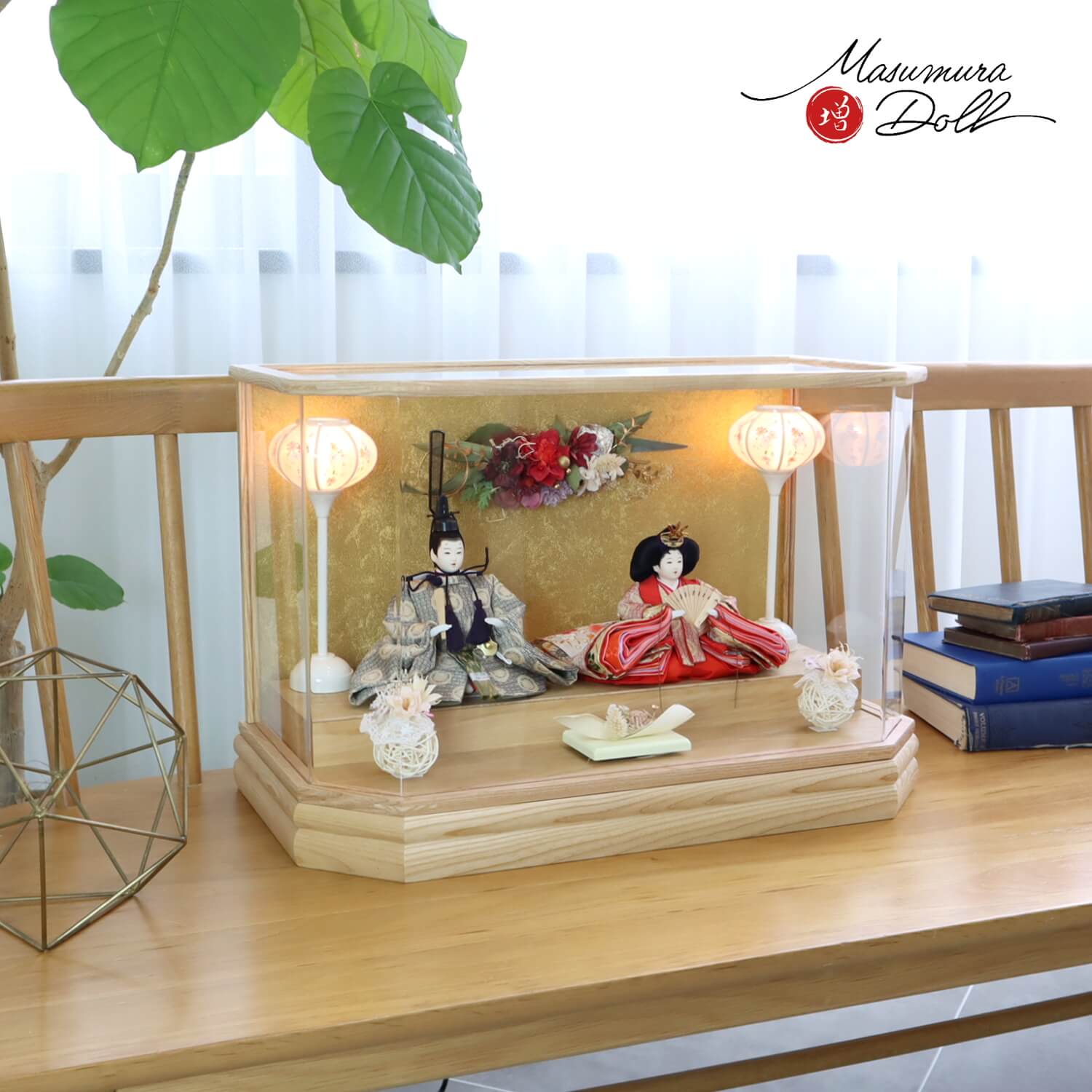 雛人形 伝統工芸士・清水光雲監修 春光作 25号 芥子 正絹西陣織糸屋輪宝紋 無地扇 白木枠六角パノラマ アクリルケース ゴールドバック 手描き雪洞 かぶせ式 アートフラワー ラタン 増村人形店 ケース飾り 10002237