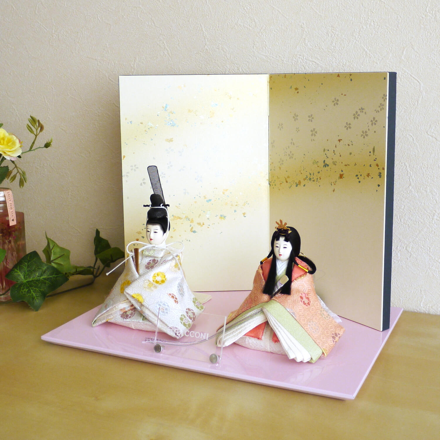 雛人形 小西実作 PICCONI 栞-しおり- Rinおさげ髪 京製正絹西陣織 北村松月堂謹製 屏風本仕立「宵桜」ピンク飾台 増村人形店 10000525