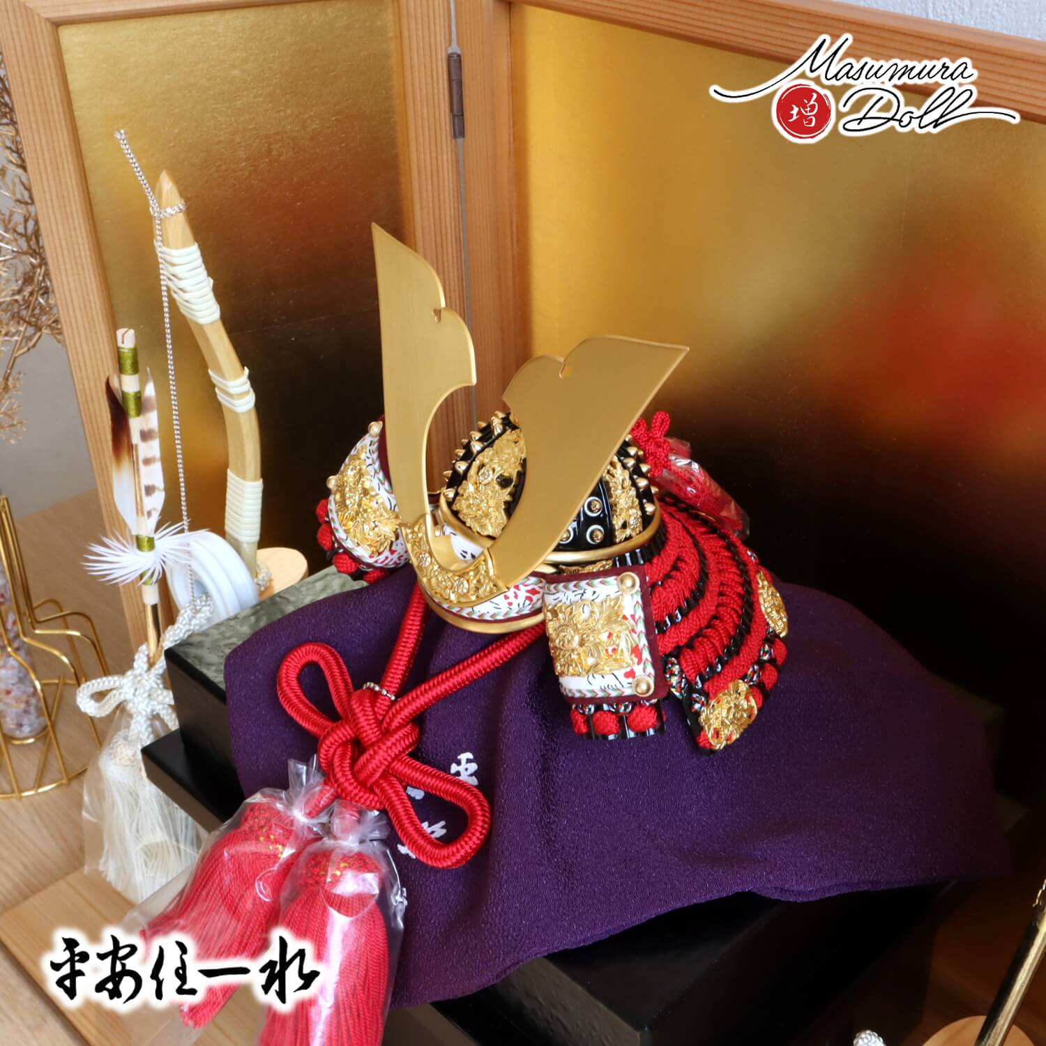 五月人形 京都・平安一水作 京8号 赤糸縅 本漆塗合鉢 黒小札共吹き返し兜 京製唐櫃 杉枠箔押屏風 ヒノキ製本藤巻弓太刀 ナチュラル杉製平台 増村人形店 10002280