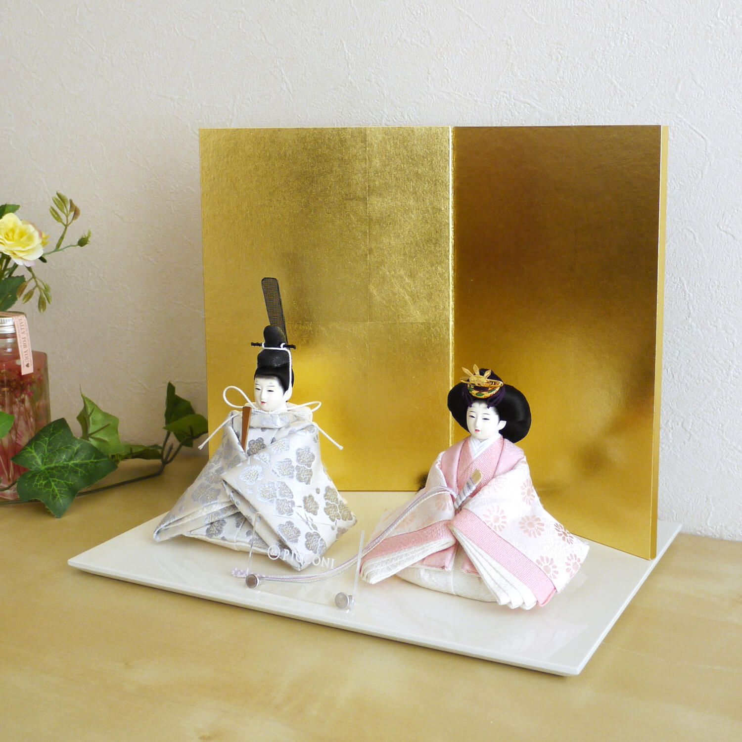 雛人形 小西実作 PICCONI 麗-うらら- Rinおすべらかし 京製正絹西陣織 国産箔押屏風 アイボリー飾台 増村人形店 10000529