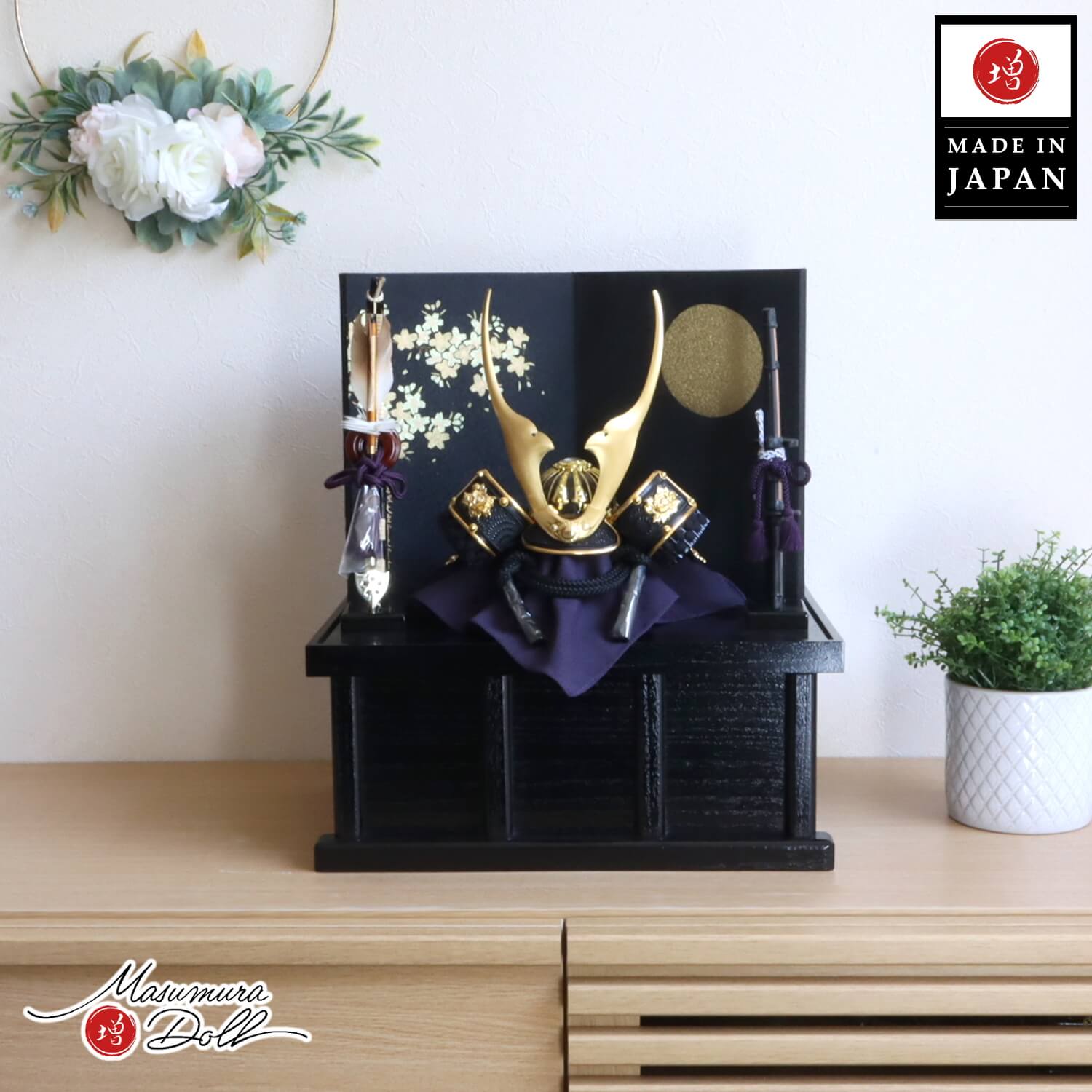 新作 蒔絵屏風「月に桜」漆黒 貫前(ぬきさき) 本印伝革兜 共吹き返し 兜 国産 黒木目塗収納 本藤巻弓太刀 増村人形店  貫前神社所蔵模写 10002542