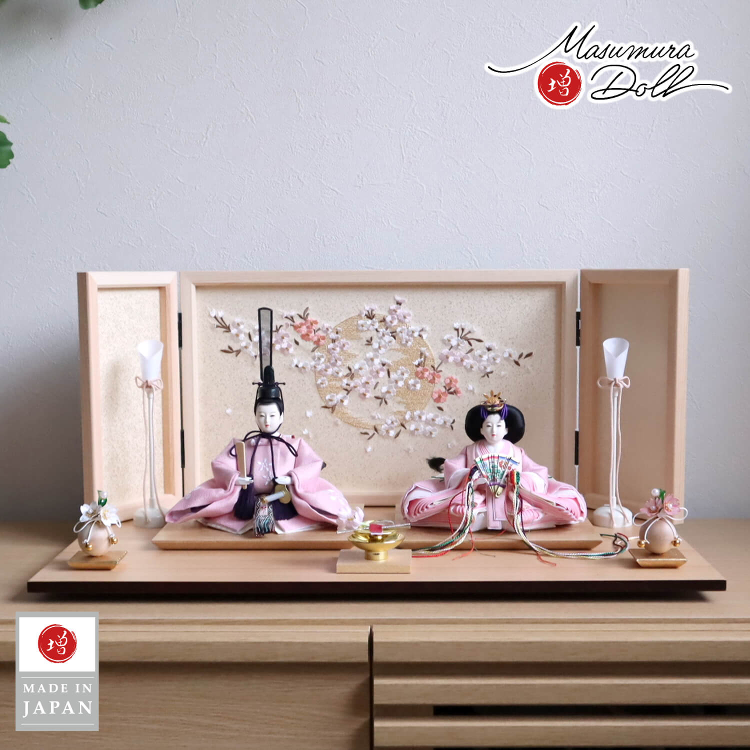 雛人形 伝統工芸士・清水光雲作 柳サイズ パープル刺繍 正絹西陣織 ヒノキ枠屏風 本刺繍「夢桜」コードレス燭台 クリアフラワー桜 盃飾 ナチュラル杉製平台 増村人形店 10001489