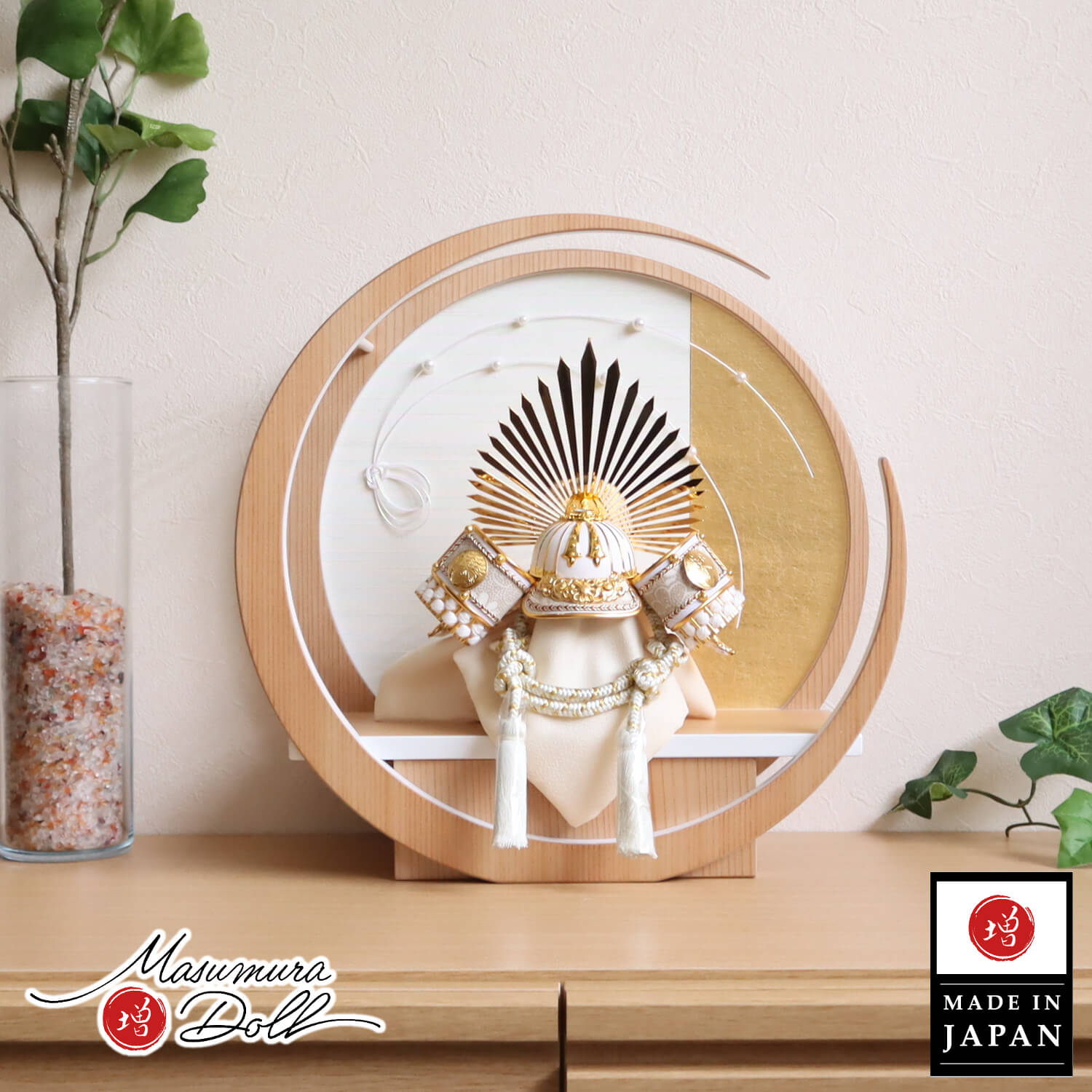 五月人形  完全日本製ホワイト ゴールド 武将 豊臣秀吉 兜 月-tsuki-水引 パール 日本製円形ナチュラル杉飾り 増村人形店 10001435
