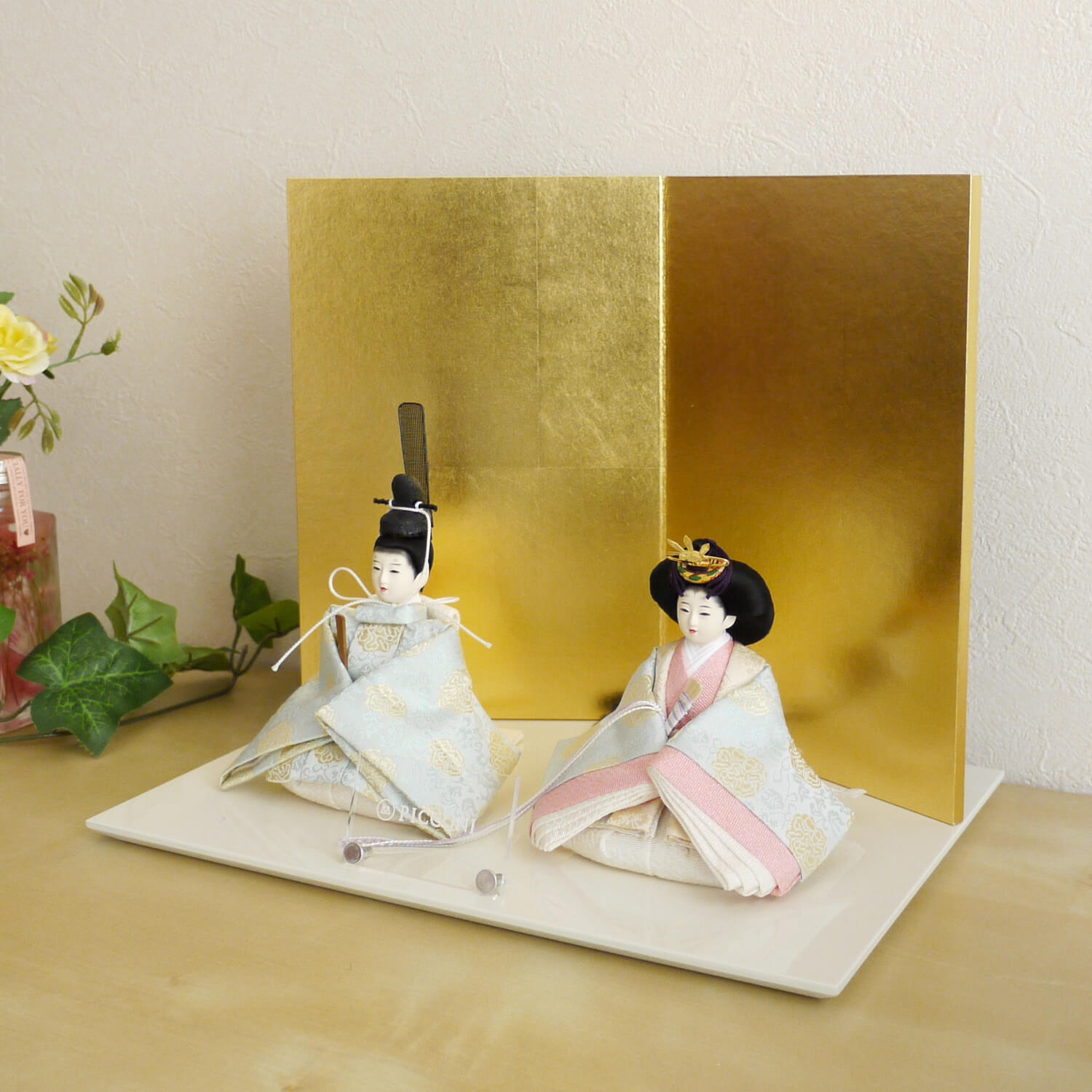 雛人形 小西実作 PICCONI 葵-あおい- Rinおすべらかし 京製正絹西陣織 国産箔押屏風 アイボリー飾台 増村人形店 picaoi8krinosu