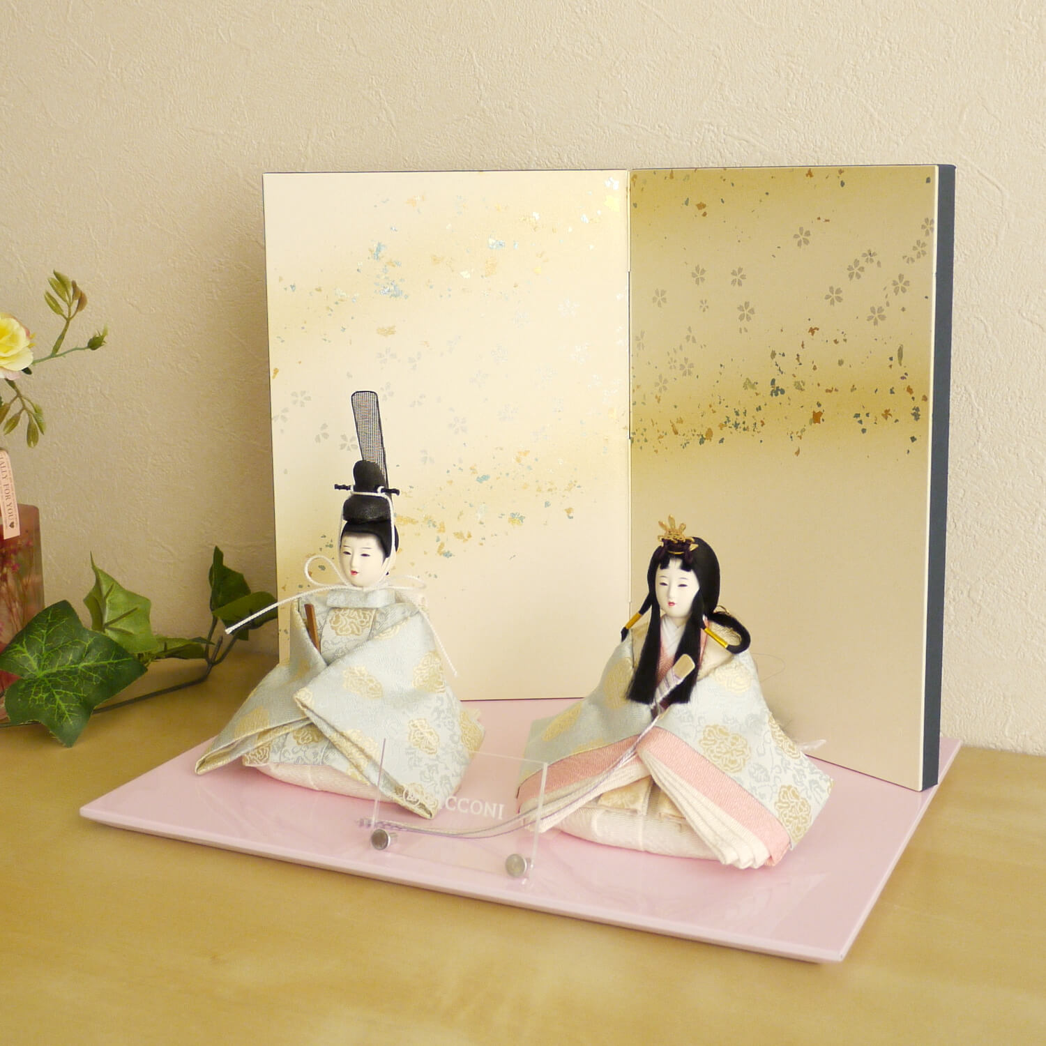 雛人形 小西実作 PICCONI 葵-あおい- Rinおさげ髪 京製正絹西陣織 北村松月堂謹製 屏風本仕立「宵桜」ピンク飾台 増村人形店 10000533