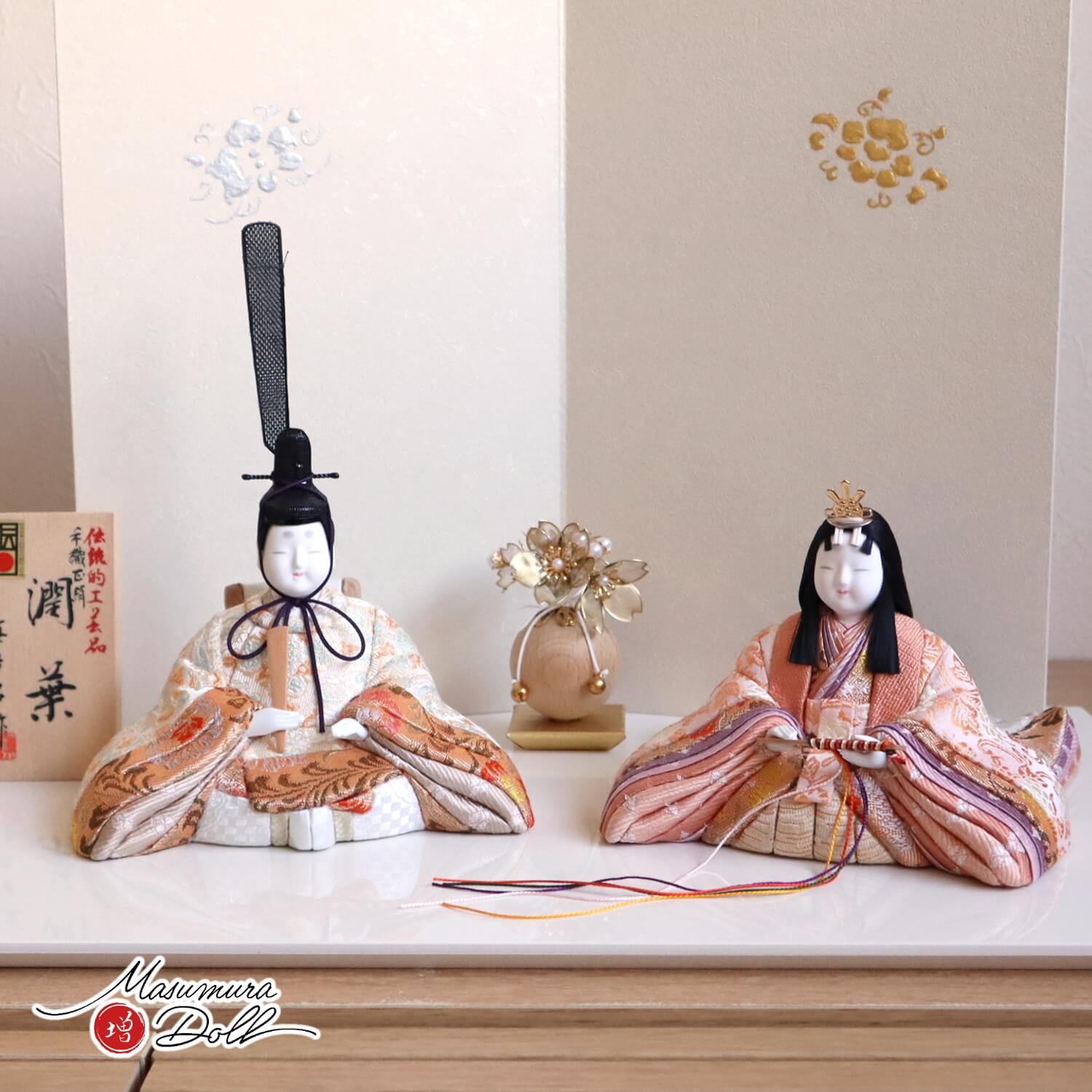 雛人形 三世・金林真多呂作 伝統的工芸品 京都西陣織「手織正絹」「潤葉雛」手描き金銀盛上牡丹 クリアフラワーゴールド桜 アイボリー平台 10002025