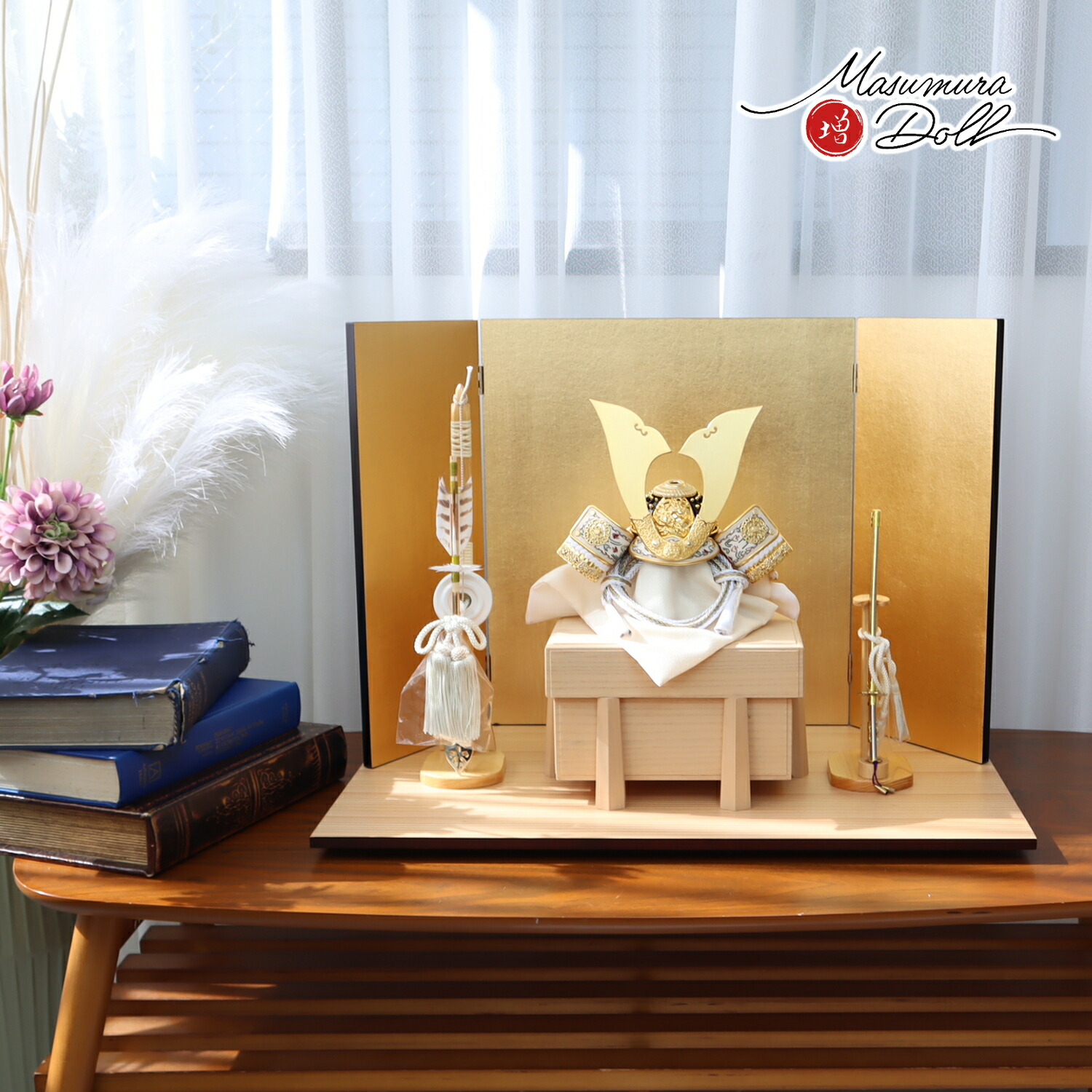 五月人形 伝統工芸士・平安晴峰作 7号 白糸縅 錫金物 無双結び 本印伝共吹き返し 千鳥 総桐唐櫃 済美箔押屏風 ヒノキ製本藤巻弓太刀付 杉製ナチュラル平台 増村人形店 10002099