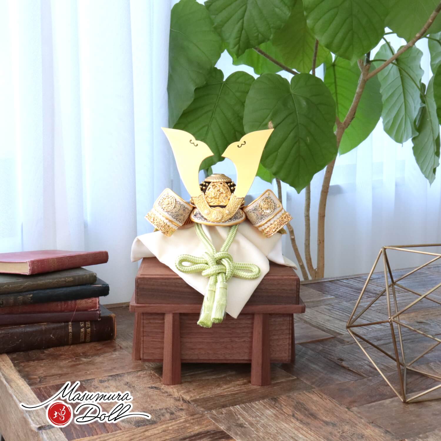 五月人形 伝統工芸士・平安晴峰作 淡萌黄色糸金小札兜 最高級国産ウォールナット唐櫃  コンパクト 江戸甲冑 5月人形 雄山 皐月人形 五月飾り 兜鎧飾り 鎧兜飾り 雄山 天賦の兜 天賦之兜 増村人形店 awashwh