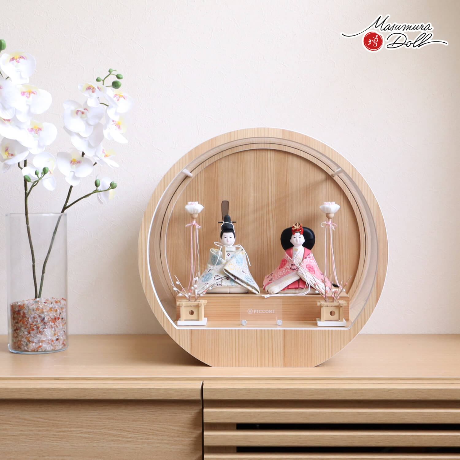 雛人形 小西実作 PICCONI 陽-ひな- Fukuおすべらかし 京製正絹西陣織 月-tsuki- 日本製円形ナチュラル杉 37アクリルケース ちりめん雪洞 たまゆら紅白梅 増村人形店 壁掛け対応 10003141