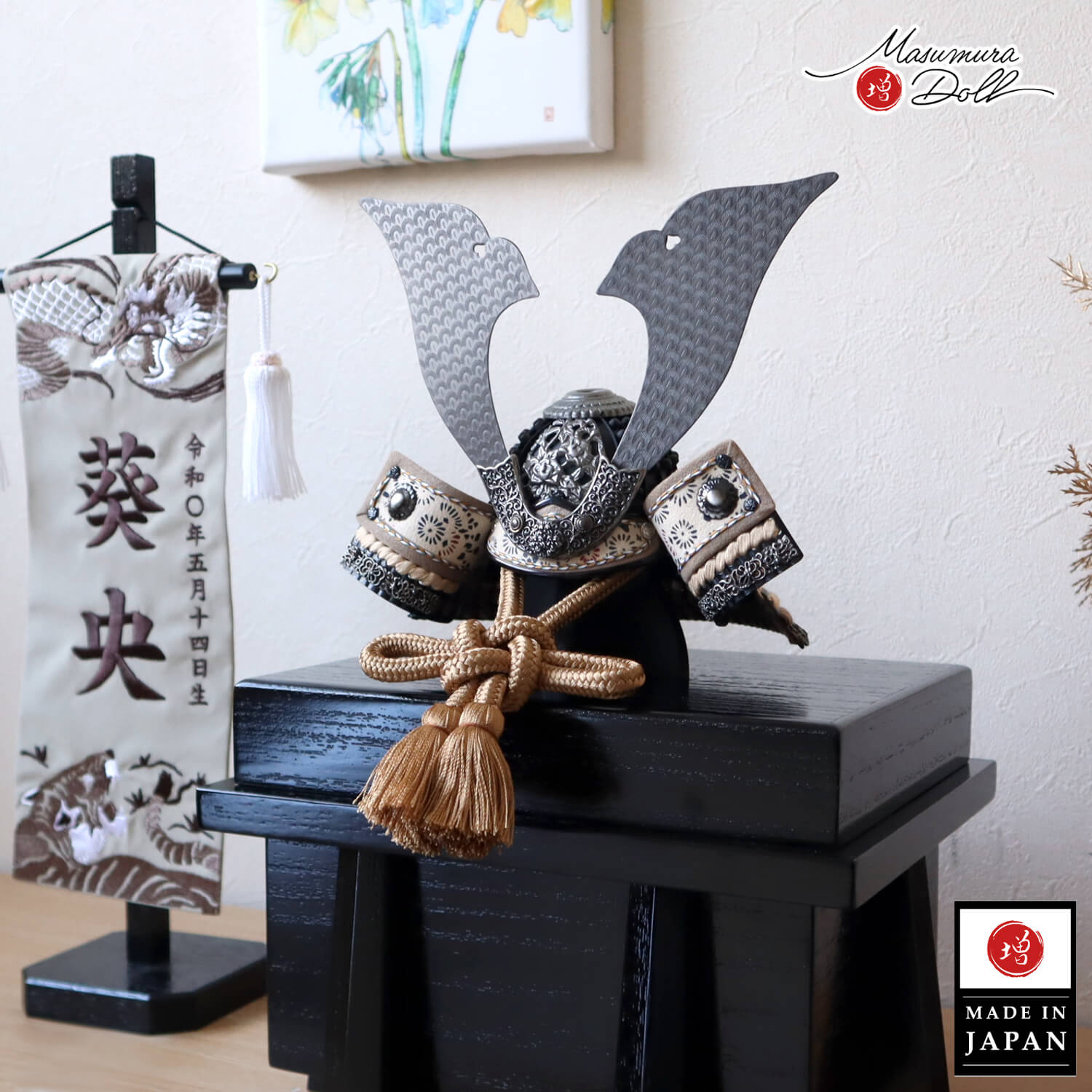 新作 伝統工芸士 平安晴峰作 7号 大和 印伝 吹き返し 淡茶 ブラウン ベージュ ブロンズ 兜 艶消し 細密 裾金具 極上面取り 越前 黒木目塗櫃飾り 増村人形店 10003280