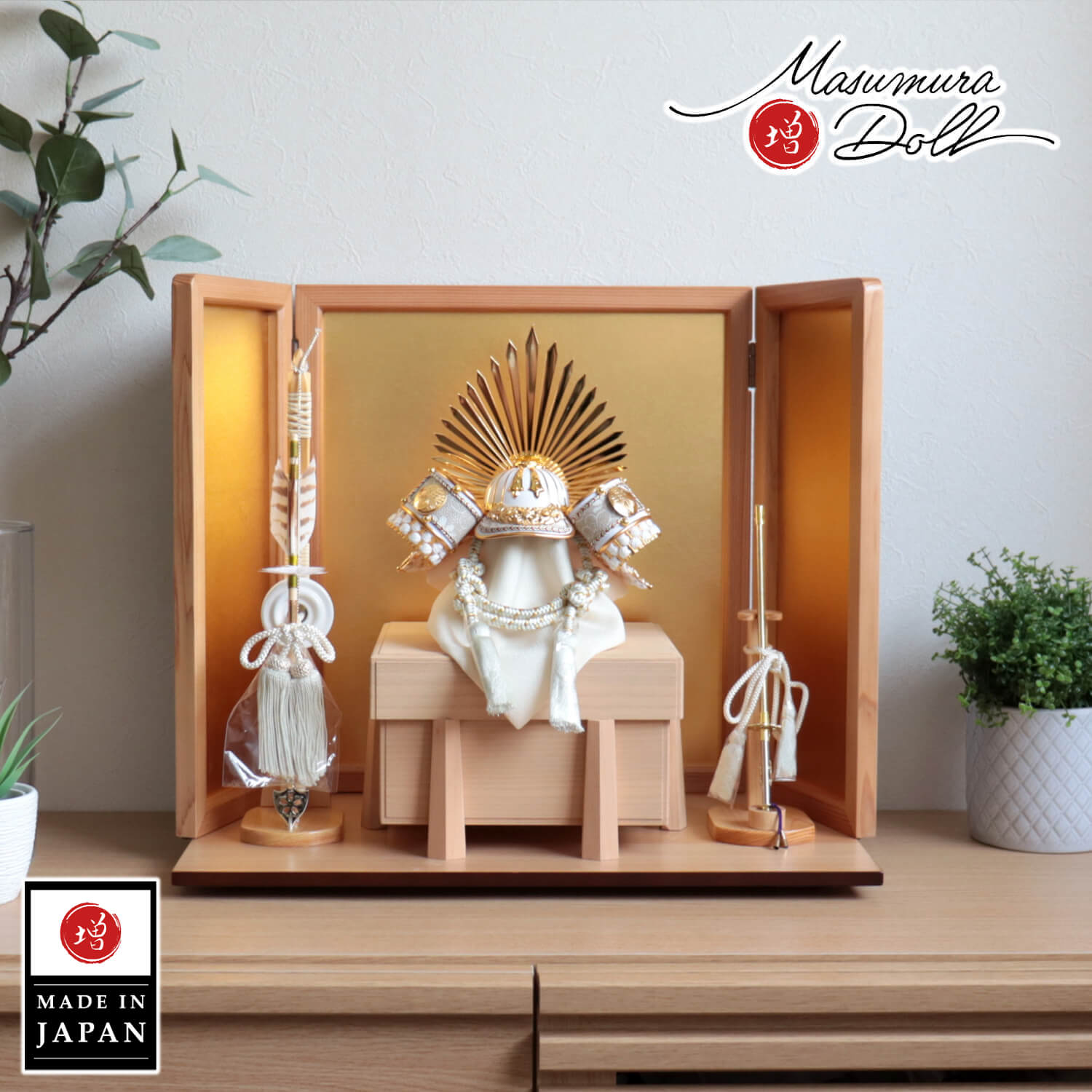 五月人形  完全日本製 ホワイト ゴールド 武将 豊臣 秀吉 兜 共吹き返し 国産桐極上面取櫃 杉ナチュラル箔押屏風 ヒノキ製本藤巻弓太刀付 増村人形店 10001415