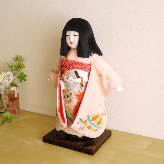 元賀章介作 10号(尺) 正絹手刺繍 まり ピンク色 手塗本漆台 市松人形 増村人形店 10000542