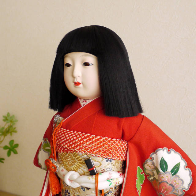 元賀章介作 10号(尺) 正絹手描 雪輪 赤色 手塗本漆台 市松人形 増村