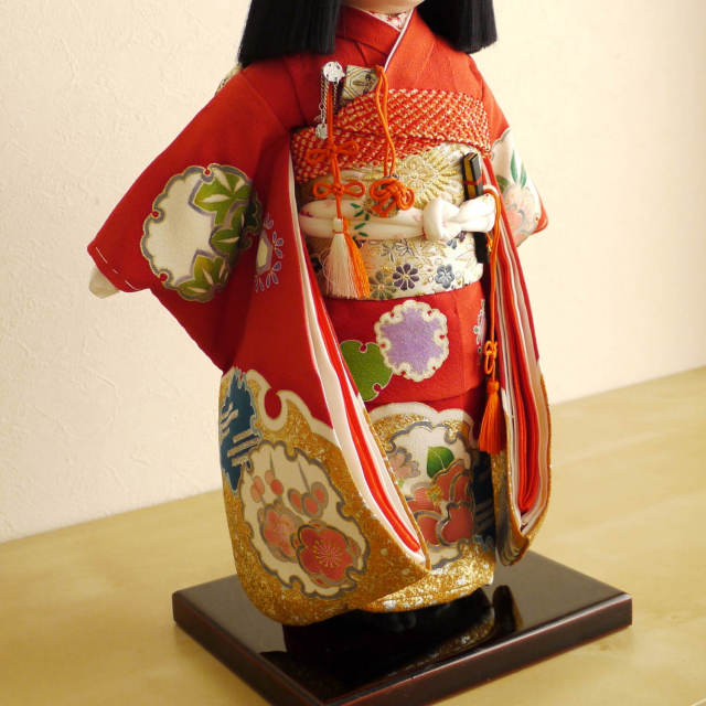 元賀章介作 10号(尺) 正絹手描 雪輪 赤色 手塗本漆台 市松人形 増村