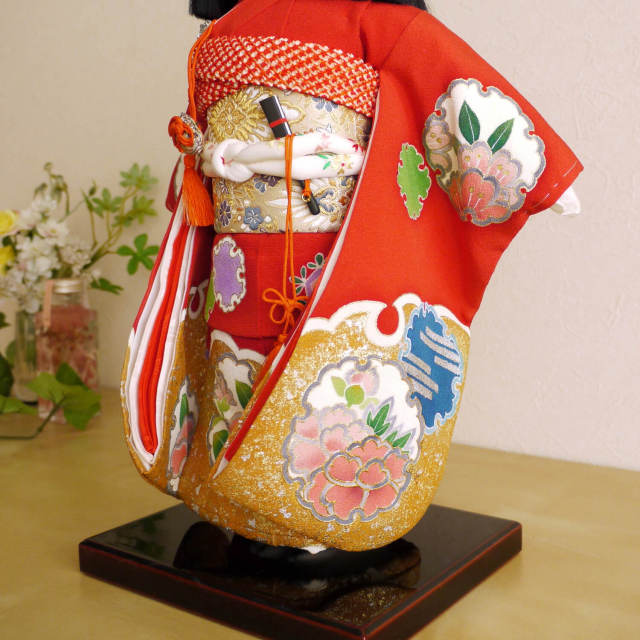 元賀章介作 10号(尺) 正絹手描 雪輪 赤色 手塗本漆台 市松人形 増村