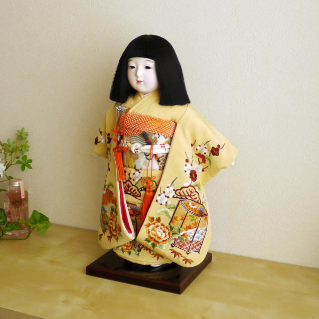 元賀章介作 12号(尺二)正絹手刺繍 四君子 クリーム色 手塗本漆塗台 増村人形店 10000550