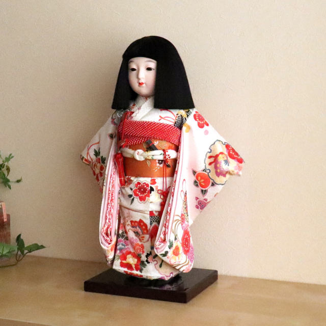 元賀章介作 12号(尺二)別染 着尺 雪輪にまり 白色 台 市松人形 女の子 かわいい 上品 童 国産 雛人形 増村人形店 雛人形 10000619