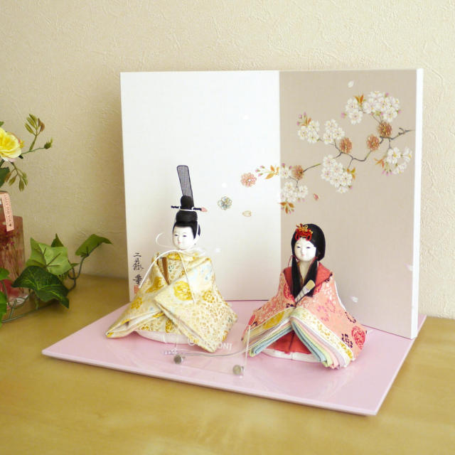 小西実作 PICCONI 遥-はるか- Fukuおさげ髪 京製正絹西陣織 京製屏風手描「枝桜」ピンク飾台 増村人形店 picharufukues