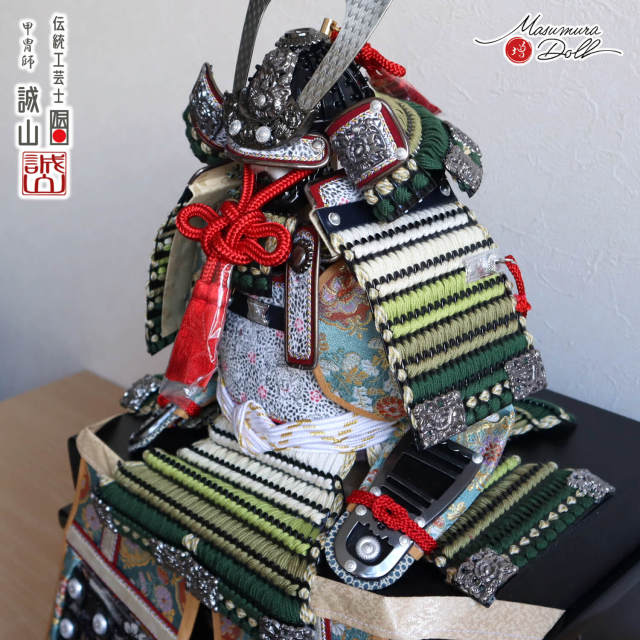 五月人形 伝統工芸士 誠山作 5号 鎧飾 萌葱裾濃糸 総角 赤糸 黒小札
