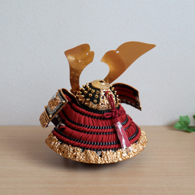 五月人形 伝統工芸士・平安 晴峰作 10号 茜糸(赤糸)縅兜 黒小札 黒木目