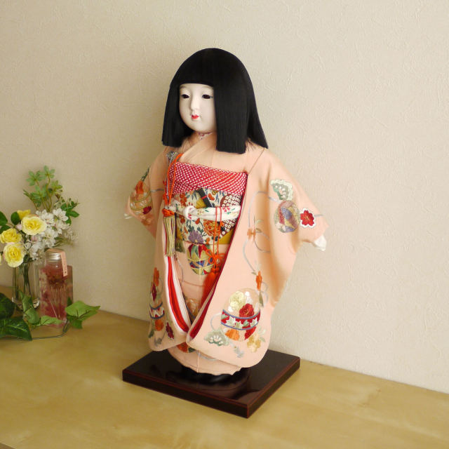 元賀章介作 12号(尺二)正絹手刺繍 手まり ピンク色 手塗本漆塗台 市松人形 女の子 かわいい 上品 童 国産 雛人形 増村人形店 10000564