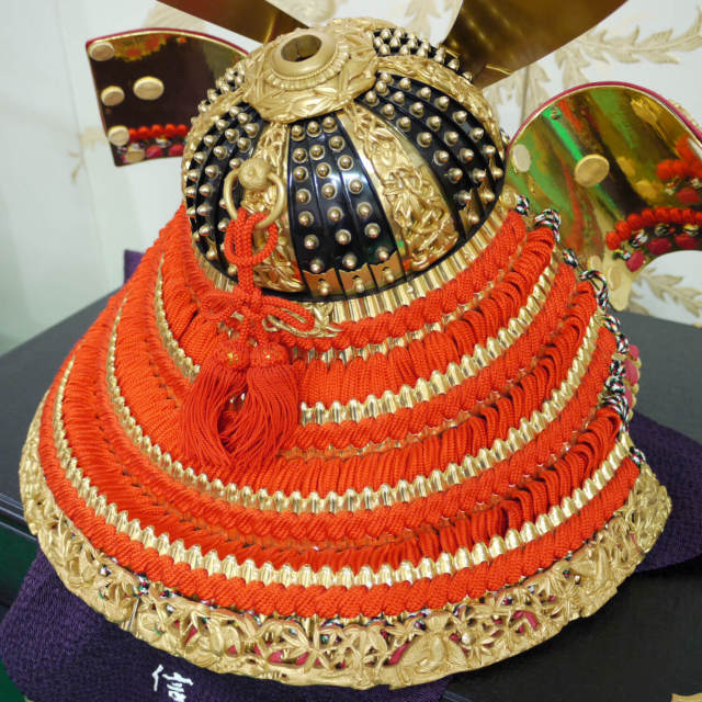 京都・粟田口清信作 20号極上総裏「国宝・竹雀金物兜」赤糸縅 本金箔