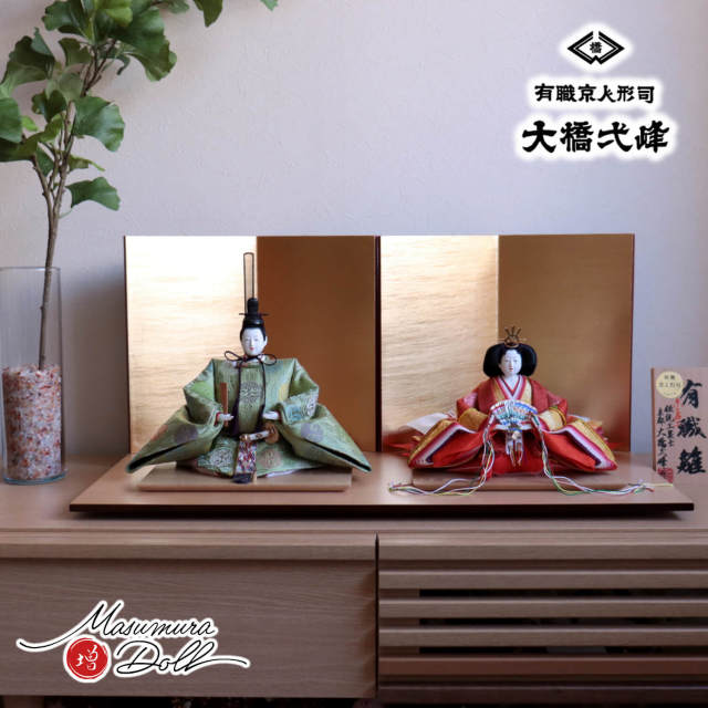 大橋弌峰作 九番 正絹西陣織 京頭師：河原 春水作 屏風二曲一双済美箔 ナチュラル杉製平台 増村人形店 10001833