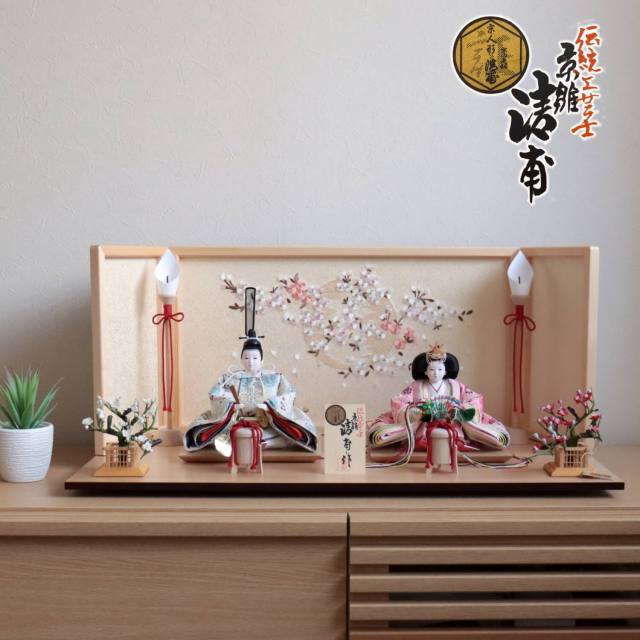 小西清甫作 京十一番正絹西陣織 銘木・ ヒノキ枠本刺繍屏風「夢桜」木製燭台 貝桶 正絹紅白梅 ナチュラル杉製飾台 増村人形店 10001364