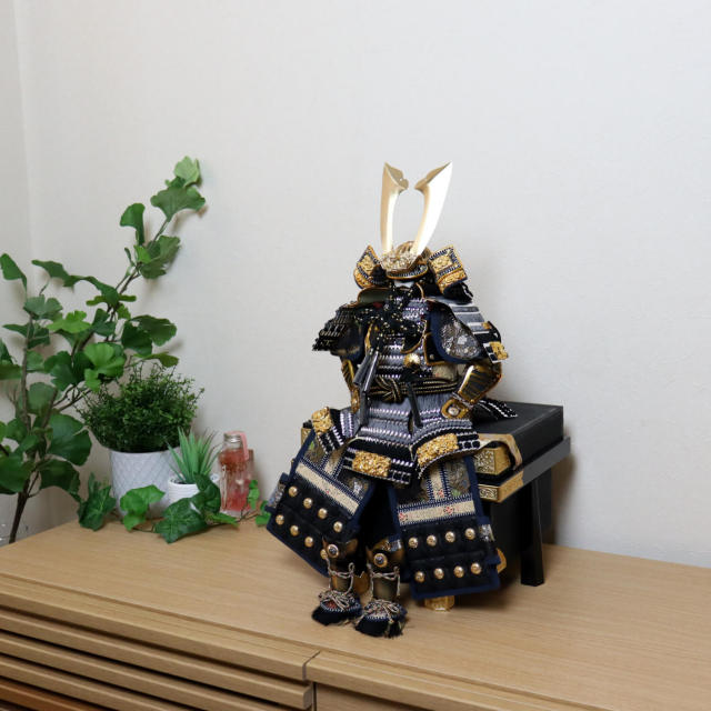 五月人形 武士の鎧 愛す 金色装飾
