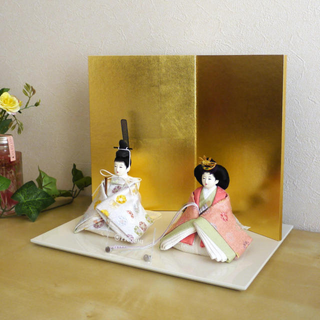 小西実作 PICCONI 栞-しおり- Rinおすべらかし 京製正絹西陣織 国産箔押屏風 アイボリー飾台 増村人形店 10000526