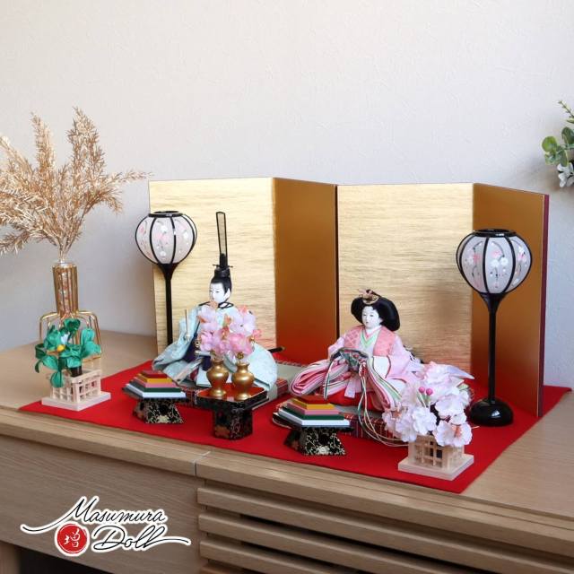 伝統工芸士・清水光雲監修 春光作 25号 芥子 西陣織金襴 パステル桜 済美箔 二曲一双屏風 コードレス手描き雪洞 木製井垣 桜橘 木製菱三宝 昼御座 ひのおまし 二畳台 畳 本式 赤毛氈飾り 10002307