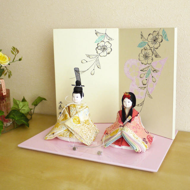 小西実作 PICCONI 遥-はるか- Fukuおさげ髪 京製正絹西陣織 京製屏風手描「辻が花」ピンク飾台 増村人形店 picharufukuttsuji