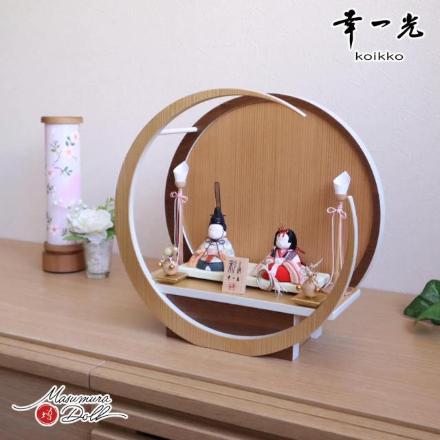 幸一光作 彩-AYA- 増村オリジナル正絹西陣織市松大 誉勘商店謹製 月-tsuki-(小) 円形ナチュラル杉・ウォールナット飾り 木製燭台 クリアフラワーゴールド桜橘 増村人形店 10001919