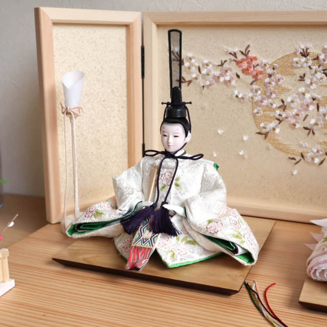 雛人形 京都・二世 三宅玄祥作 11番 正絹西陣織 「手描き桜」ヒノキ枠