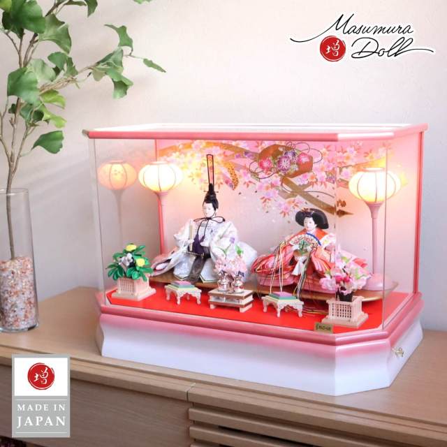【特別セール商品】【日本製】親王 桜金襴衣装 ★ 六角パノラマアクリル ケース飾り ピンクぼかし塗 桜橘 硯箱と金彩熨斗目さくら 国産 ひな人形 雛人形 コンパクト M2 ケース飾り 10000725