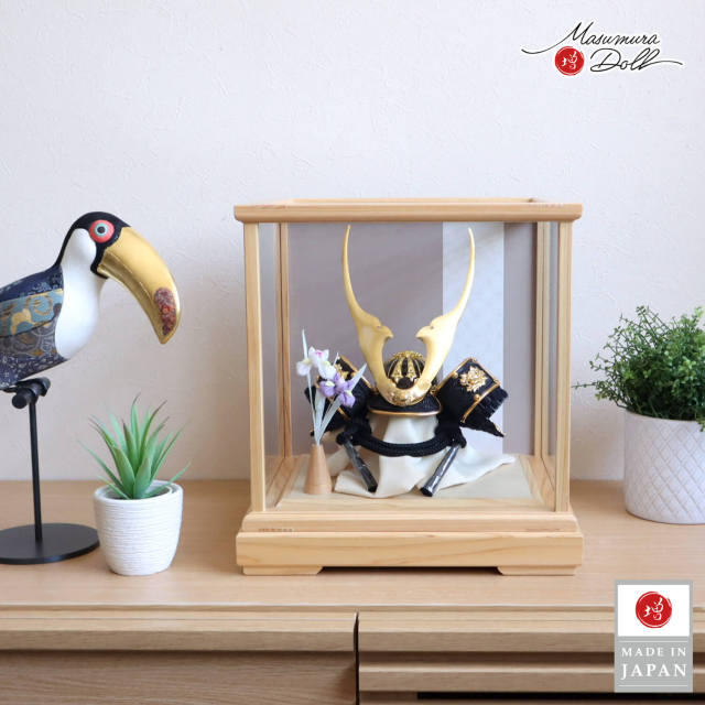 五月人形 ケース飾り 兜 【選べる2種類】漆黒 貫前(ぬきさき)&ゴールド