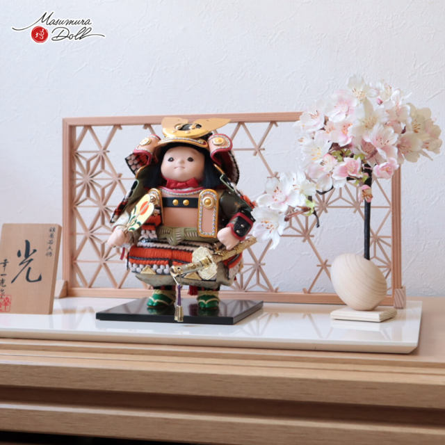 ○【値下・美品】五月人形 二段飾り 五月舞踊人形ケース飾り【P95301】 節句のご贈答にも最適！凛々しい兜