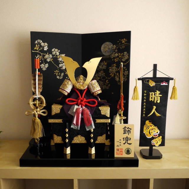絹刺繍　　掛軸 多色 金色装飾　猿さん家族 ジャガード刺繍名前旗 親子虎(特中)黒 国産黒塗スタンド